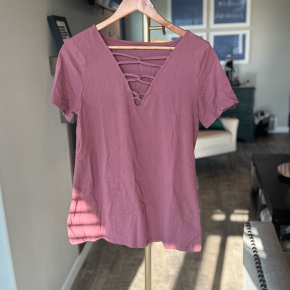 Torrid Plus Size Mauve Purple Stretch Strappy V Neck Short Sleeve Tee - 14/16 1X - Picture 1 of 6